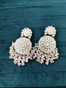 Ensembles de bijoux de fête élégants faits à la main ensemble de boucles d'oreilles en alliage de zinc léger pour vêtements de mariage traditionnels à la mode et élégant - Product Image 2