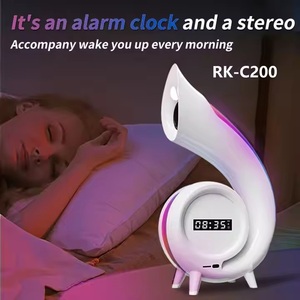2024 Meilleure vente Magic Mirror Creative Party Speaker haut-parleurs sans fil avec lumières colorées réveil affichage lyrique - Product Image 5