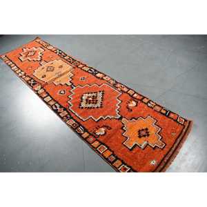 Tapis turc Herki vintage patchwork 2,6 x 9,9 pieds, tapis en laine écologique à bordure orange avec envers en latex - Product Image 2
