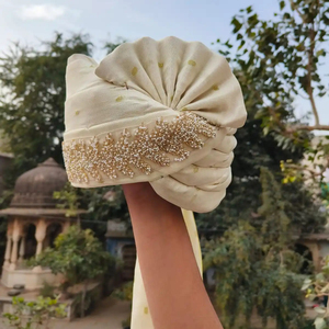 ผ้าโพกศีรษะงานแต่งงานสีขาวนวล งานฝีมือสุดหรูหรา ผ้าโพกศีรษะแบบซาฟาสำหรับผู้ชาย ผ้าโพกศีรษะแบบจอดปุรี ผ้าโพกศีรษะเจ้าบ่าว ผ้าโพกศีรษะแบบอินเดียสำหรับผู้ชาย ของขวัญงานแต่งงาน - Product Image 2