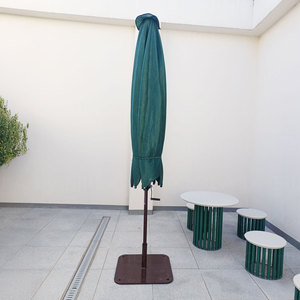 Sombrilla Central KOOLA CENTRA de 4 Metros (13 Pies) para Espacios Públicos y Exteriores |   Sombrilla de Acero K-Premium para Uso Comercial en Exteriores - Product Image 4