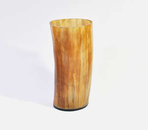 Authentique cornue à boire viking en corne de buffle polie, fabriquée à la main, de style nordique traditionnel, couleur miel naturel, pour le miel - Product Image 2