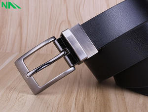Ceinture en cuir de vachette de qualité haut de gamme pour hommes motif solide avec boucle en alliage Style formel et décontracté en gros - Product Image 4