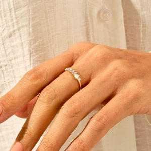 Impresionante Anillo de Oro de 10K con Diamante Moissanita Corte Marquesa, Joyería Clásica para Regalo de Boda, Compromiso, Aniversario, para Mujer - Product Image 4