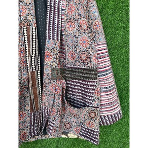Veste Kantha en coton cousue à la main manteau Gudri d'hiver unisexe avec patchwork manteau court pour femmes - Product Image 3