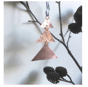 Adornos para árboles de Navidad hechos en aluminio con acabado de color negro Decoración para árboles de Navidad de metal en precio al por mayor - Product Image 6