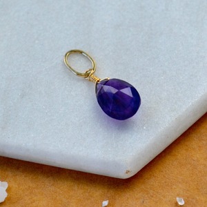 Pendentif en forme de larme en améthyste foncée, pierre précieuse violet foncé, plaqué or, charme délicat fait à la main, bijoux pour femmes - Product Image 6