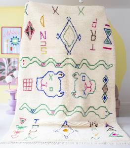 Handmade Premium Simple and Modern Moroccan Area Rug Moroccan Rug Vintage Moroccan With Back and <b>Red</b> Colour - Product Image 4