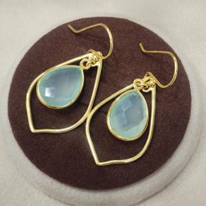 925 Sterling Silver Teardrop Cut Calcedony Boucles d'oreilles Unique Designer Naturel Plaqué Or À La Main pour Les Occasions De Fiançailles - Product Image 5