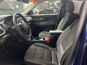 2022 t-railblazer lt awd suv Faible kilométrage Moteur en excellent état Transmission AUTOMATIQUE Phares LED panoramiques Prêt à être expédié - Product Image 2