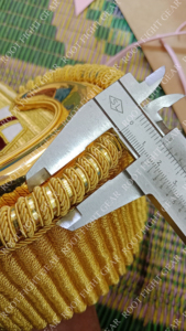 แผ่นปักประดับไหล่สำหรับพิธีการบุรุษ คุณภาพพรีเมียม ผ้าฝ้าย 100% พร้อมพู่ห้อย ตกแต่งด้วยงานปัก เหมาะสำหรับทุกฤดูกาล ใช้กับชุดยูนิฟอร์มแฟชั่น - Product Image 3