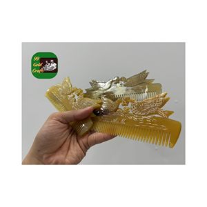 Venta al por mayor de Peine de cuerno de búfalo natural clásico de gran tamaño para la artesanía de salón infantil para el cuidado diario del cabello recuerdo proveedor de Vietnam - Product Image 3