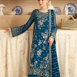 Traje de Diseñadora Paquistaní Modesto con Hermosas Cuentas y Bordados, Listo para Usar, Ropa Paquistaní para Mujer - Product Image 1