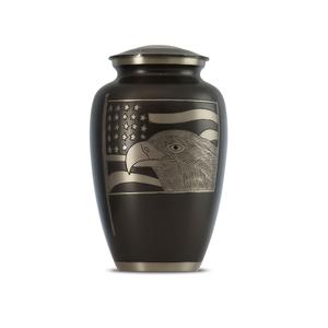 Urna de cremación hecha a mano elegante con bandera de águila americana recubierta de latón negro para adultos estilo americano más vendido para suministros funerarios - Product Image 1
