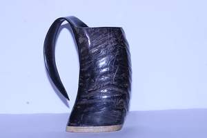 Taza de cuerno de búfalo de lujo hecha a mano para la colección de vajilla Rusti. Taza para beber de cuerno de búfalo natural para decoración de clubes, bares y restaurantes. - Product Image 5