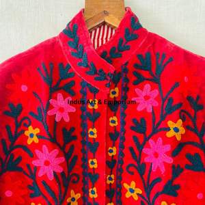 Veste en coton Suzani faite à la main en Inde, veste courte brodée à la main, veste unisexe, veste courte Suzani faite à la main - Product Image 4