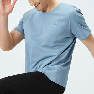 เสื้อยืดกีฬาแห้งเร็ว มีกระเป๋าซิปด้านหน้าซ้าย แบบเรียบ สำหรับพิมพ์ลาย เสื้อยืดขายส่งสำหรับผู้ชาย - Product Image 4