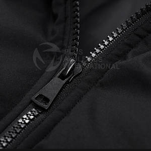 เสื้อแจ็คเก็ตบุผ้าฝ้ายสำหรับผู้ชายรุ่นใหม่ ฤดูหนาว ราคาขายส่ง เสื้อแจ็คเก็ตบุผ้าฝ้ายสีใหม่ ปี 2026 ผลิตในปากีสถาน - Product Image 4