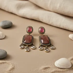 Magnifiques boucles d'oreilles pendantes en cuivre en forme de cloche religieuse pour femmes avec finition plaquée or - Product Image 1