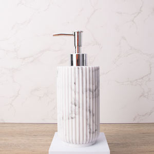 <span class=keywords><strong>Set</strong></span> di <span class=keywords><strong>accessori</strong></span> per il <span class=keywords><strong>bagno</strong></span> in <span class=keywords><strong>marmo</strong></span> grigio semplice moderno 5 pezzi con porta scopino per wc - Product Image 2