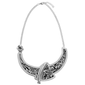 Ensemble de bijoux en laiton plaqué argent : collier, boucles d'oreilles et bracelet manchette gravés de motifs floraux en forme de croissant pour femme - Product Image 4
