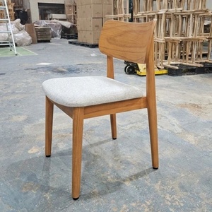 Dernier design de chaise de restaurant en bois minimaliste, solution de siège esthétique et robuste avec assise en mousse souple. - Product Image 3