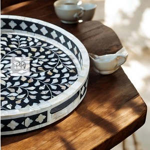 Bandeja redonda negra de madreperla de gran venta con patrón floral bandeja de servicio decorativa hecha a mano pieza de acento - Product Image 2