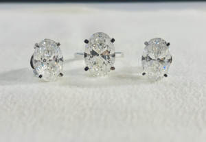 Vente en gros de bagues délicates bijoux en or blanc avec halo bleu ovale alliances pour femmes - Product Image 3