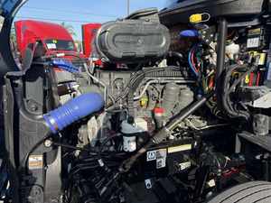 รถบรรทุกหัวลากมือสองยอดนิยม ปี 2023 รุ่น 579 Sleeper - หลังคาสูง Paccar 500 แรงม้า เกียร์ธรรมดา 13 สปีด พร้อมส่ง - Product Image 5