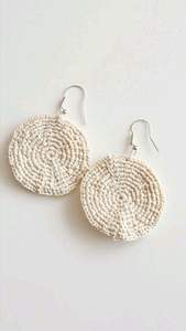 Elegantes pendientes de ratán hechos a mano con paja ecológica y materiales de ratán, pendientes de ratán de Vietnam para minoristas de moda, Navidad - Product Image 6