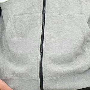 เสื้อฮู้ดดี้ผู้ชายรุ่นใหม่ล่าสุด ดีไซน์ใหม่ สไตล์ลำลอง สีพื้น ผลิตจากผ้าฝ้าย ระบายอากาศได้ดี ขายดี - Product Image 5