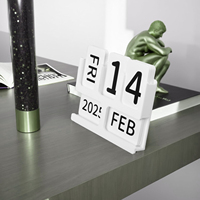 Support de calendrier de bureau en acrylique durable, best-seller, avec design moderne personnalisé et boîte cadeau pour calendrier annuel ou calendrier à feuillets mobiles