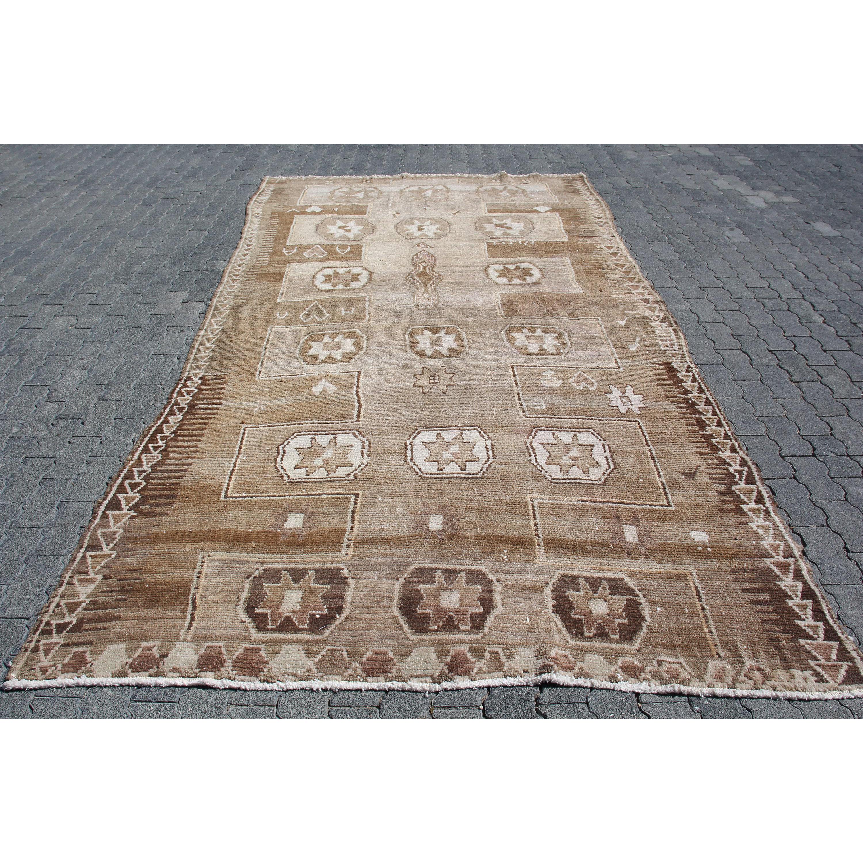 สีน้ำตาล