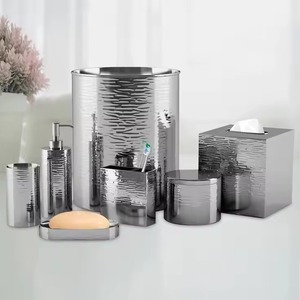 Les ensembles de salle de bain en métal ajoutent une touche luxueuse sans être trop décoratifs, améliorant ainsi l'harmonie visuelle globale de l'espace. - Product Image 2