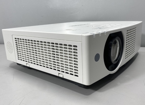 Proyector 3LCD WUXGA de 8000 Lúmenes PT-VMZ82 Nuevo de QuickSales - Product Image 1