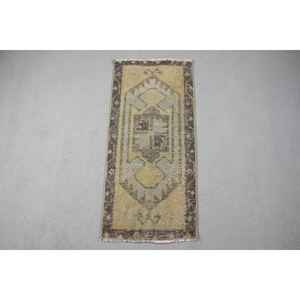 Alfombra Turca de 1.5x3.2 pies, Alfombra Pequeña Vintage, Alfombra de Lana Marrón Abstracta - Product Image 1