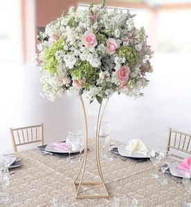 Gran centro de mesa de boda con elegante acabado de metal y diseños florales artísticos para impresionantes arreglos de mesa de boda - Product Image 3