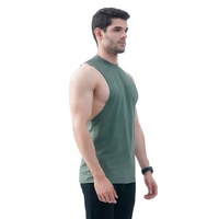 Toptan Erkek Vücut Hatlarını Gösteren Derin Kol Delikli Polyester Kolsuz Nem Emici Hızlı Kuruyan Zeytin Yeşili Spor Salonu Tişörtü Antrenman