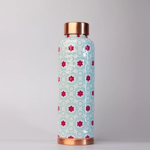 Botella de Agua Ecológica de Cobre con Estampado de Hojas Tropicales, Incluye Tapa, para Oficina, Gimnasio, Regalos Corporativos y Uso Promocional - Product Image 4