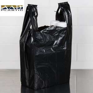 Color negro Heavy Duty HDPE Plastic T-Shirt Bolsas de embalaje Diseño de escudete lateral para supermercado y uso de basura - Product Image 4