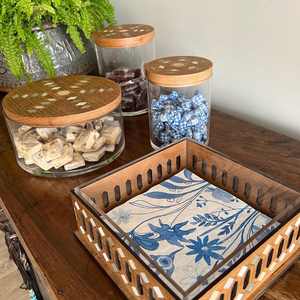 Boîte cadeau élégante en acrylique design avec couvercle en nacre Édition de logo personnalisée pour les élégants coffrets de cadeaux de mariage et d'entreprise du Ramadan - Product Image 1