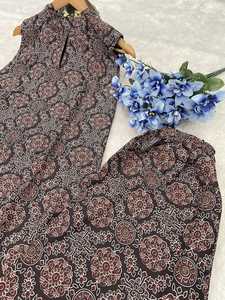 Indian Boutique Best Pure Cotton Muslin Kurti con pantalones Mujeres Indian & Pakistani Top y pantalones disponibles para niñas y mujeres - Product Image 3