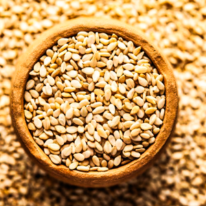 Graines de sésame fraîches naturelles de qualité supérieure, taille 14-32, prêtes à consommer, stockage sec et à froid, durée de conservation de 30 jours - Product Image 1