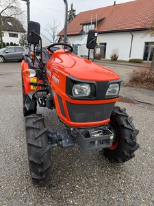 Vente de tracteur à roues Kubota EK1-261 d'occasion en excellent état avec composants moteur de marque renommée - Product Image 2
