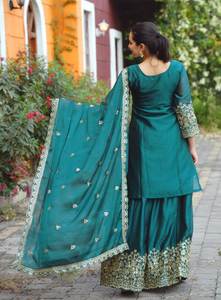 Costume Sharara de créateur avec broderie séquentielle - Product Image 2