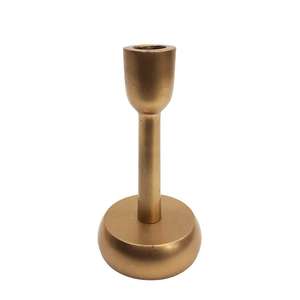 Bougeoir étoile en aluminium doré élégant Support de table décoratif Accent moderne pour bougies pilier Centre de table pour la maison et l'événement - Product Image 4