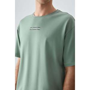 เสื้อยืดพิมพ์ลายแอร์ โจนส์ สำหรับผู้ชาย สีเขียวอ่อน ผ้าฝ้าย 100% เนื้อหนานุ่ม ทรงโอเวอร์ไซส์ ลายกระบองเพชร - 88354 - Product Image 3