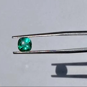 พลอยเมห์ราจูดิน รับรองโดย Gems Certified น้ำหนัก 1.14 กะรัต รูปทรงคุชชั่น ทรงน้ำตาล ขนาด 6.4 x 6.4 มม. สีเขียวเข้มธรรมชาติ ขัดเงาแล้ว - Product Image 1