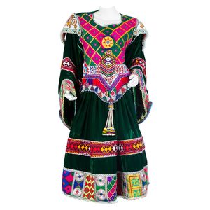Vestidos coloridos de seda Kuchi para ocasiones especiales Motivos y diseños tradicionales - Product Image 4