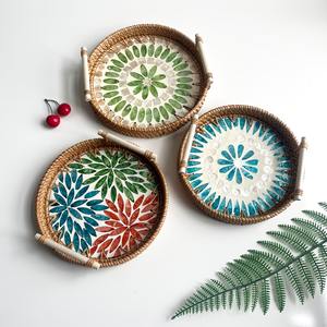 Plateaux de service ronds en rotin fabriqués à la main avec incrustation de coquillages plateau de rangement en mosaïque de nacre - Product Image 6